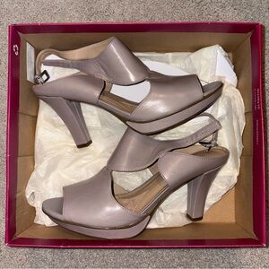 Naturalizer Women's Dapper Grey Leather Platform Shootie Sandal Peep Toe Size 10